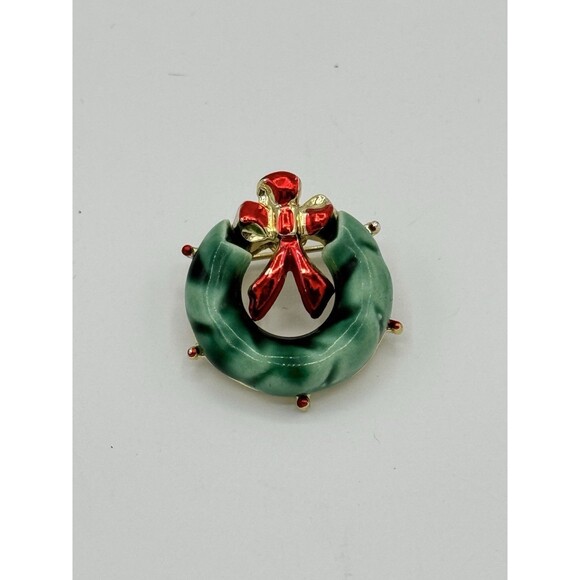 Ceramic Jewelry Brooch Pin Beatrix Christmas Wreath Gold Tone Red Bow Green - Picture 1 of 3